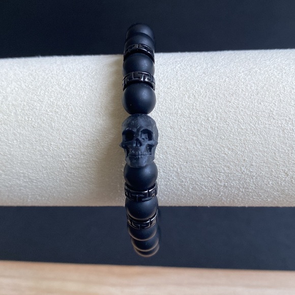 Matte Onyx Skull Bead Bracelet with Double Maze Beads - Picture 2 of 4